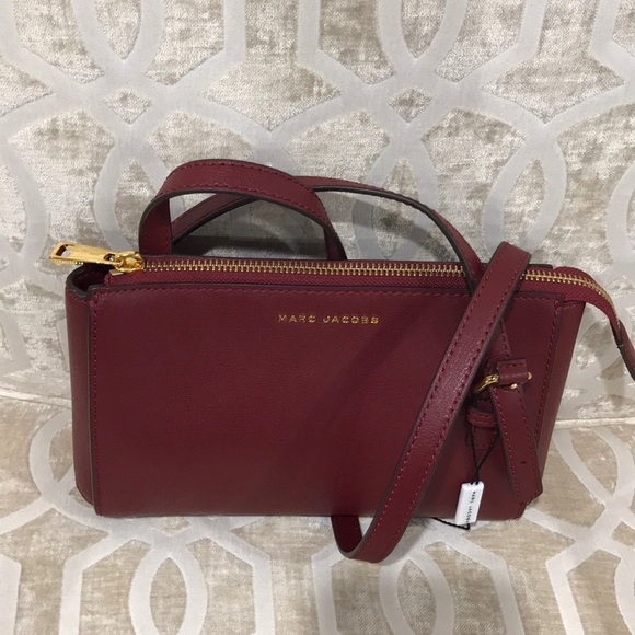 Marc Jacobs The Commuter Burgundy Crossbody Bag - Picture 7 of 16